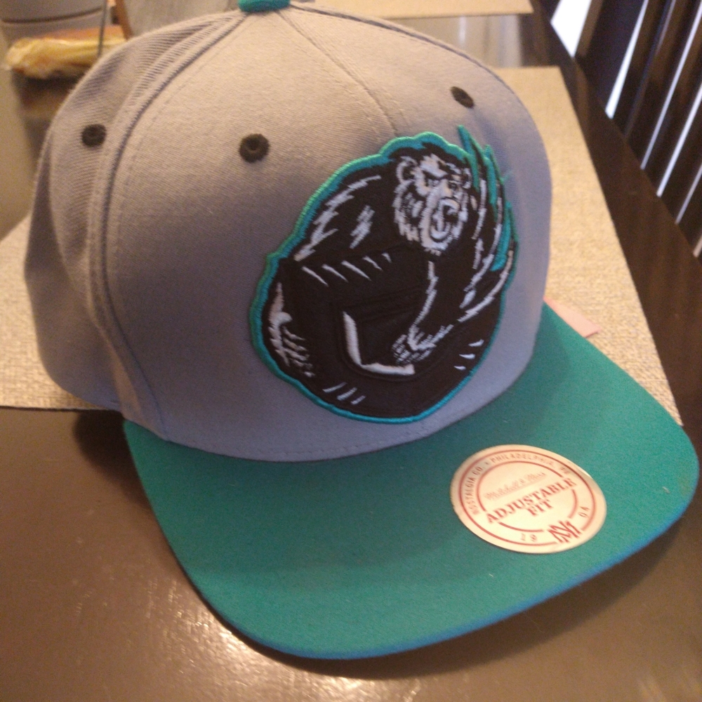 Vintage 90's Mitchell and Ness Vancouver grizzlies adjustable fit
